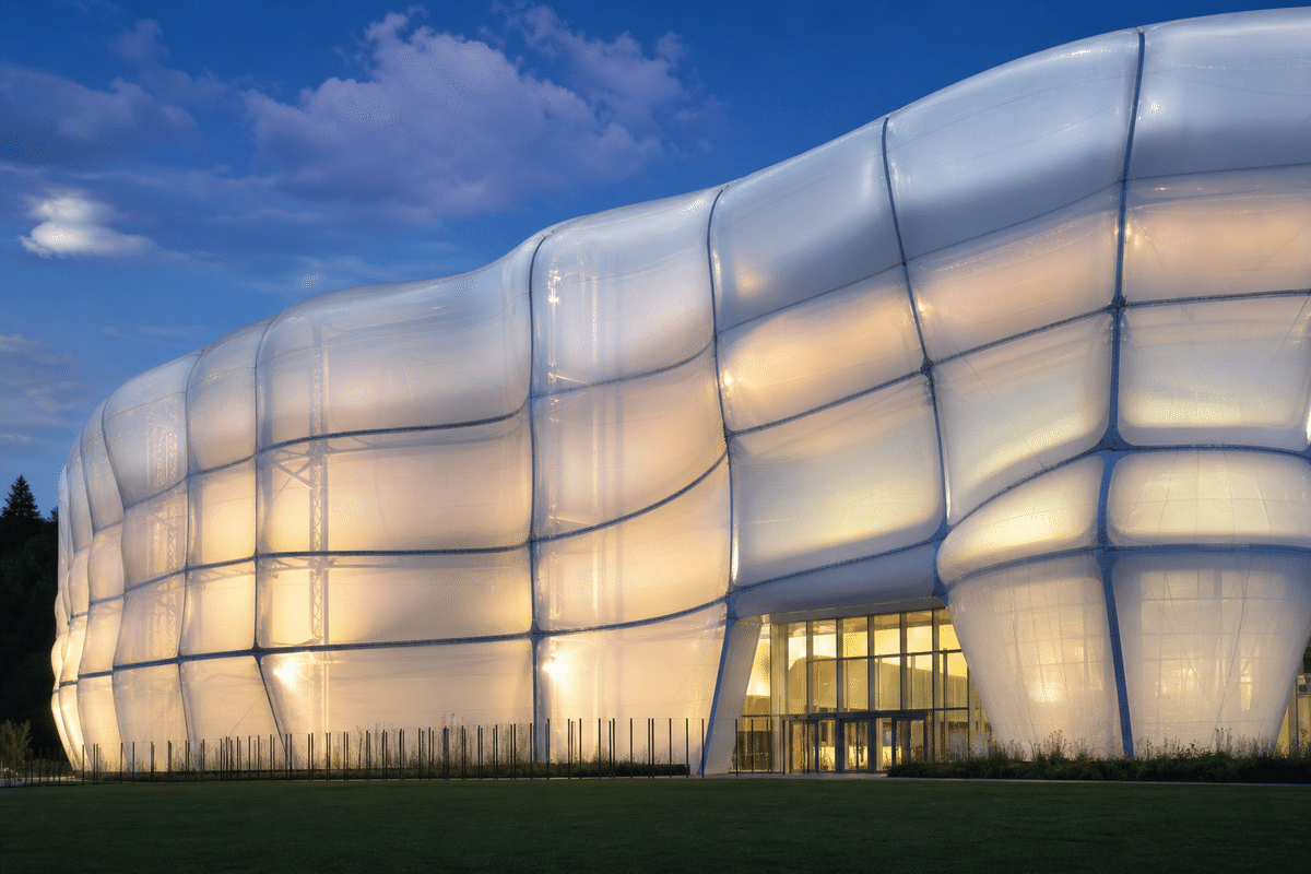 Coastal pavilion with heavy-gauge ETFE cushion canopy